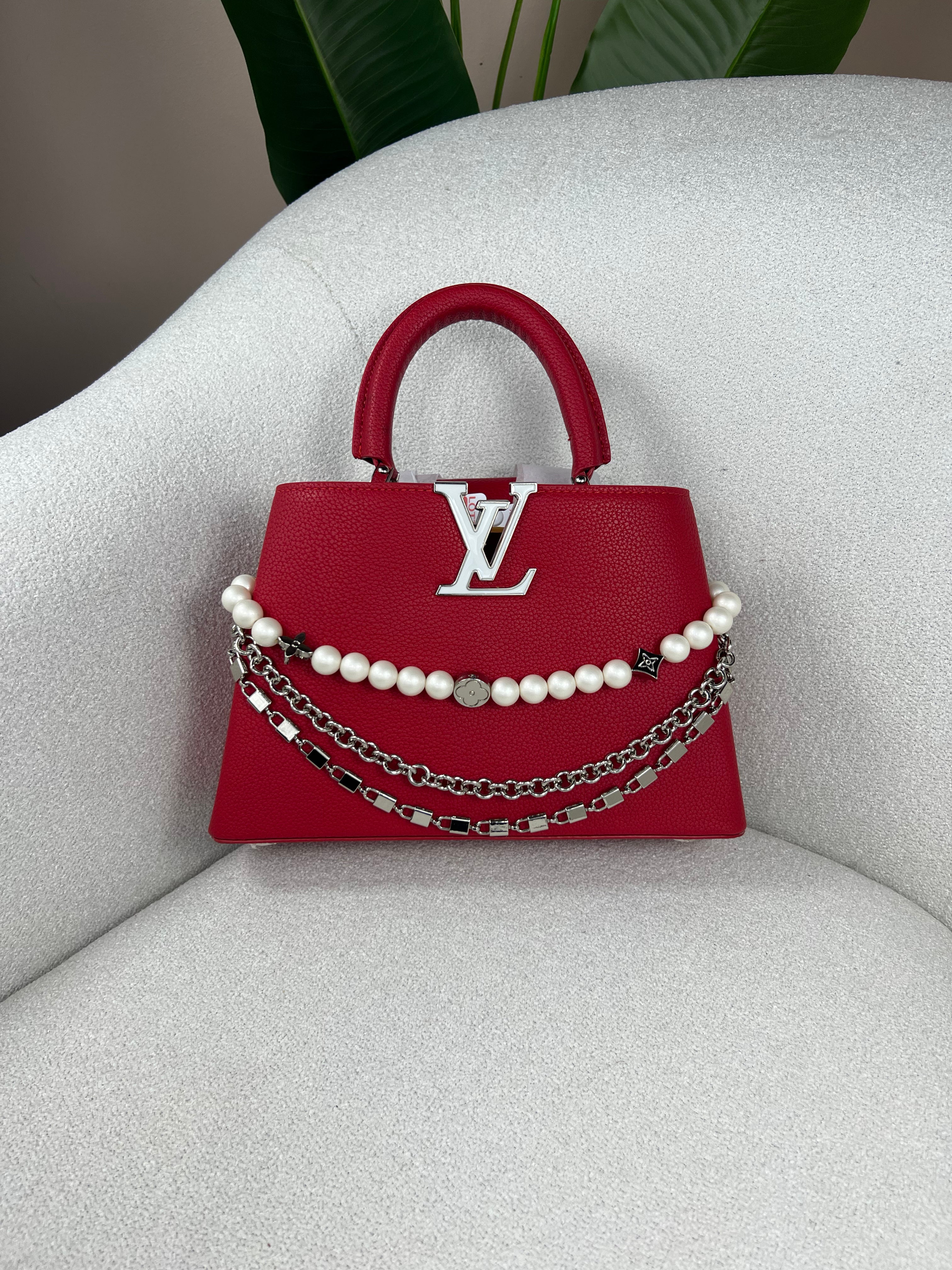Style LV Capucine