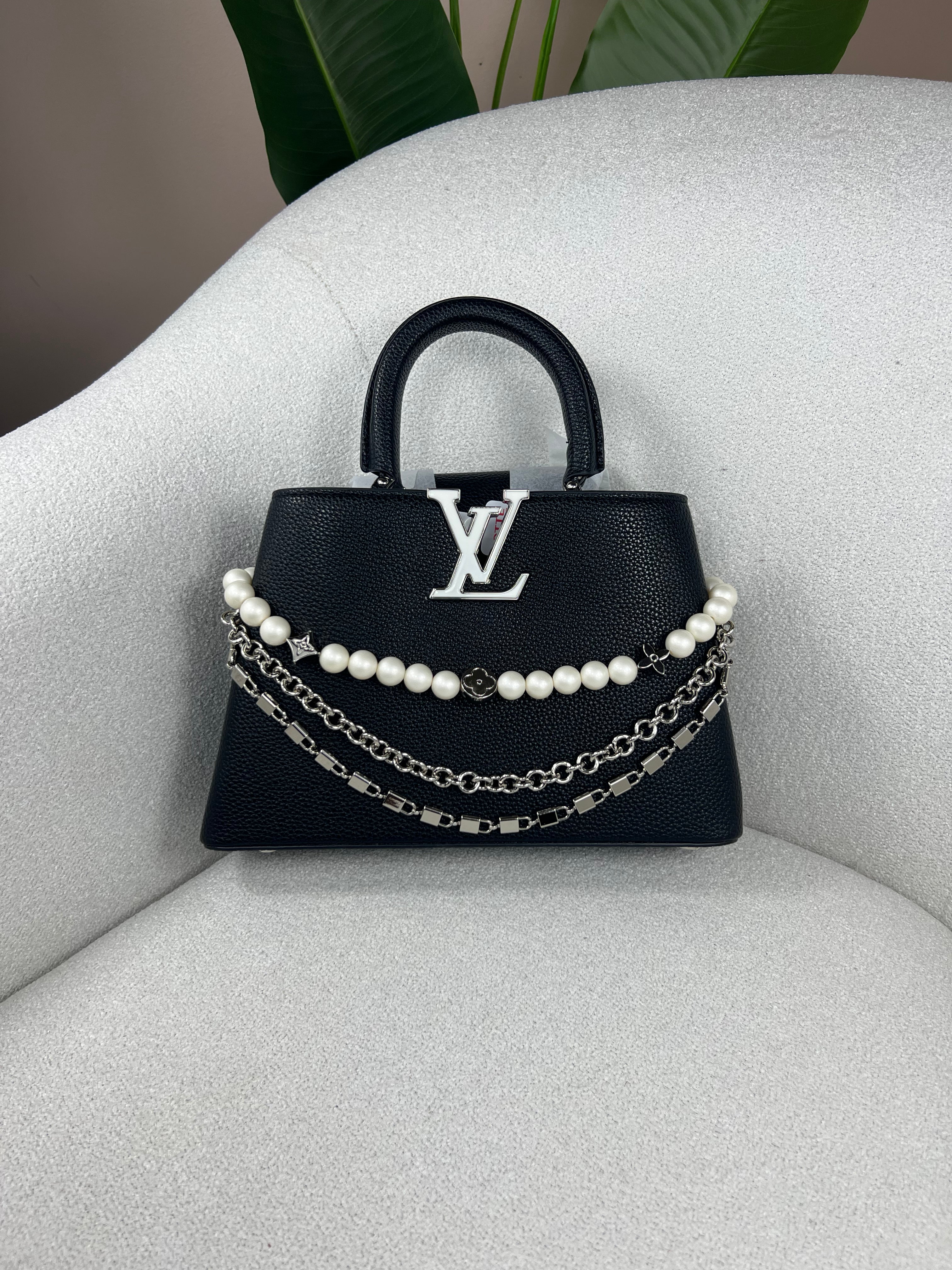 Style LV Capucine