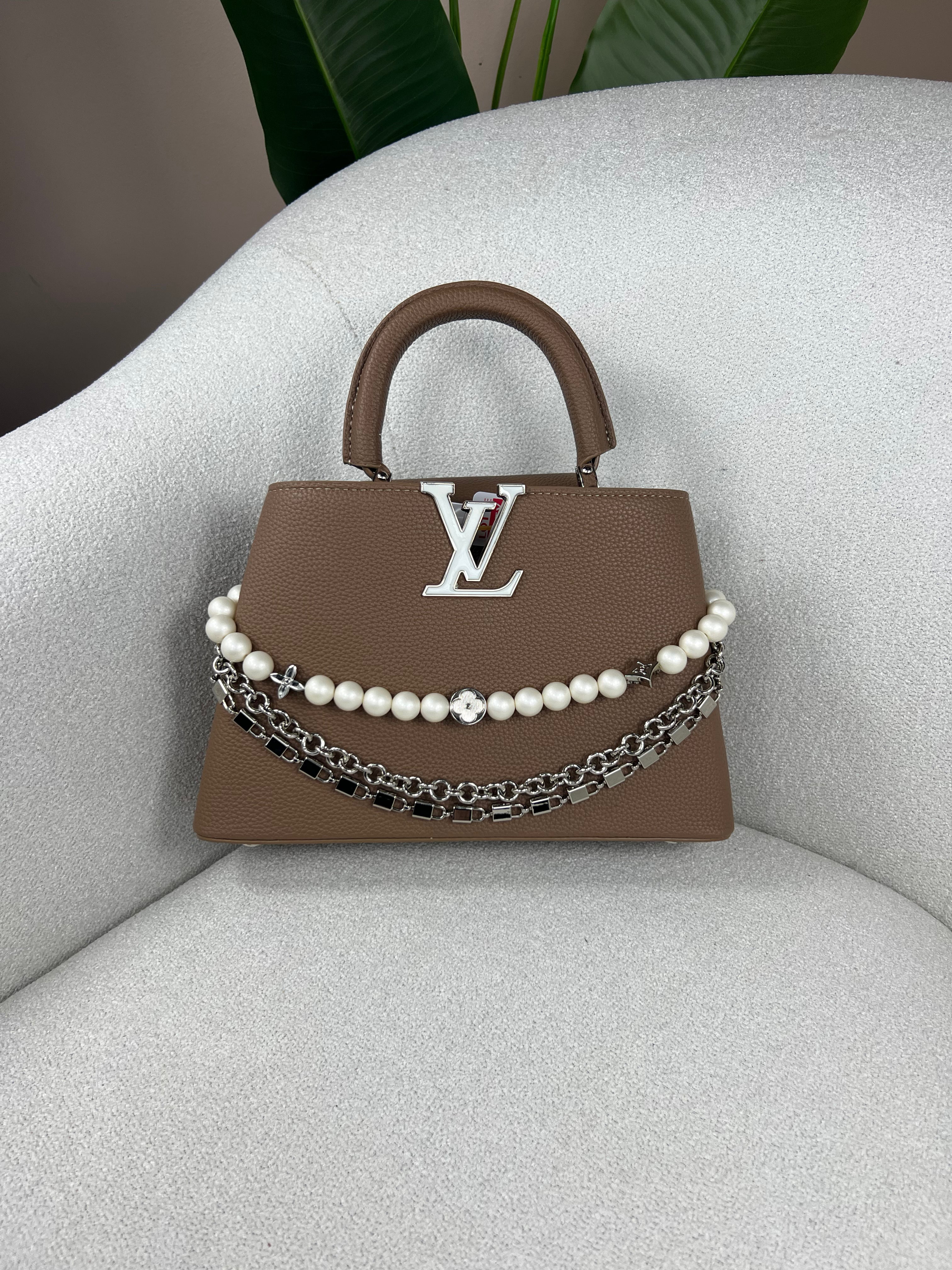 Style LV Capucine