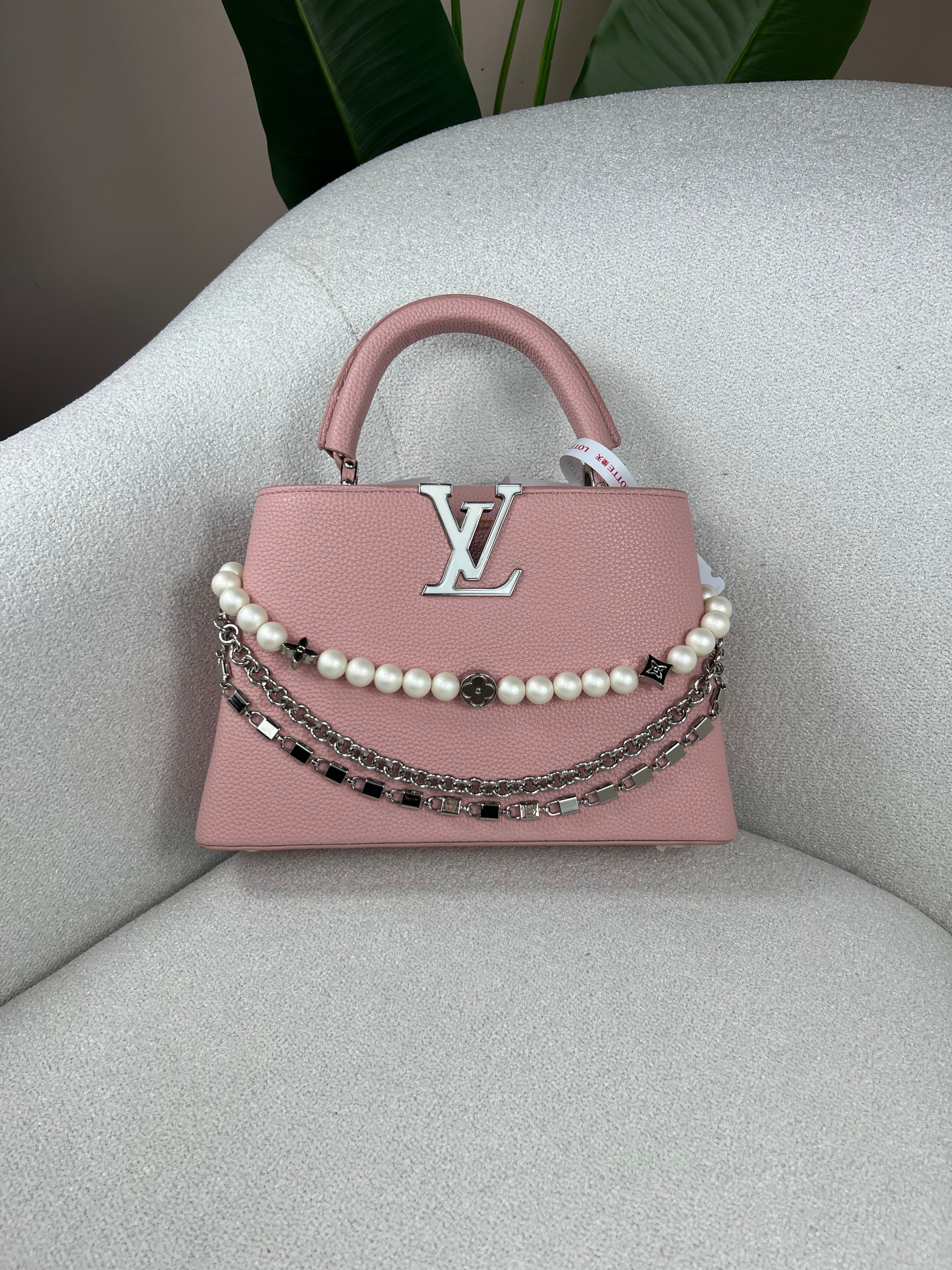 Style LV Capucine