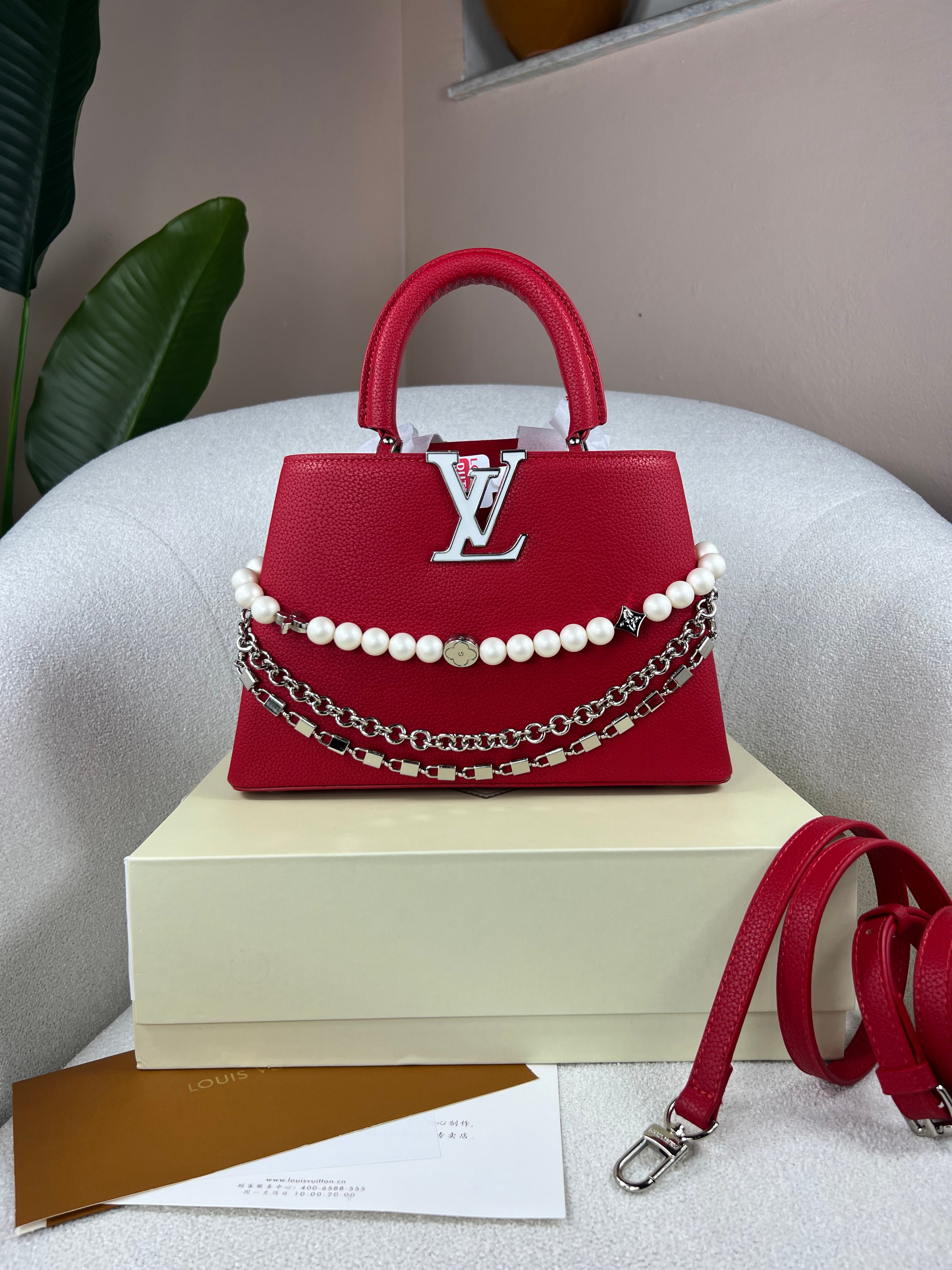 Style LV Capucine