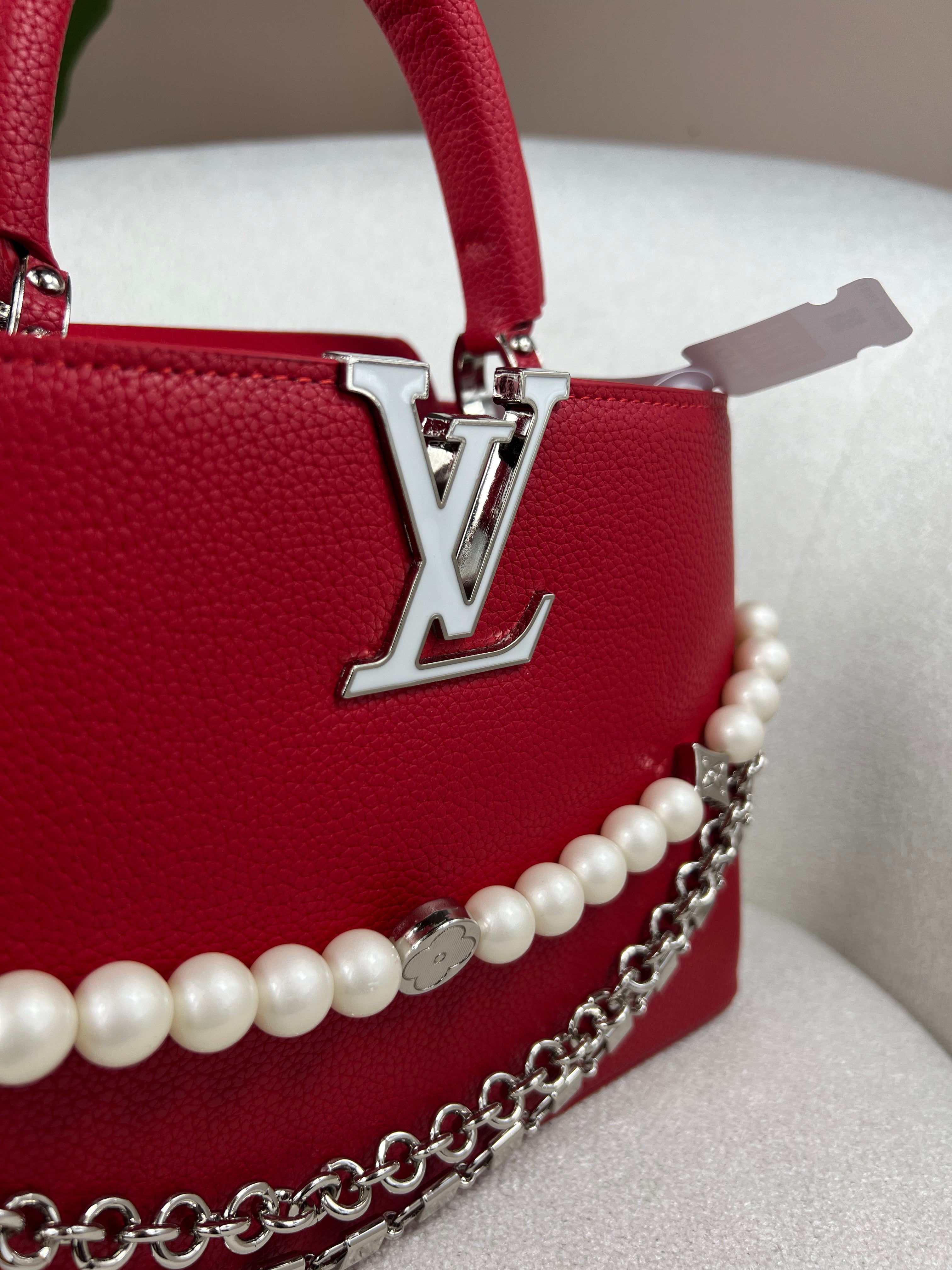 Style LV Capucine